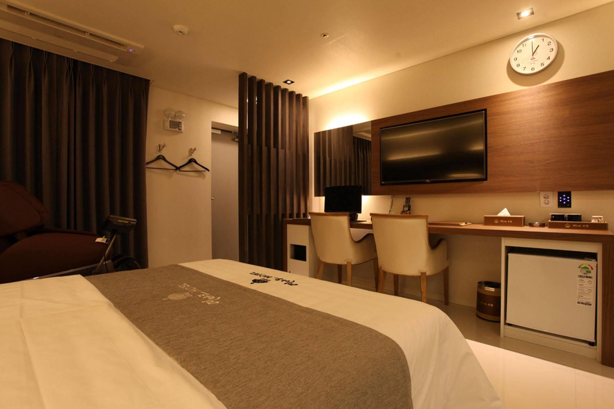 Drive In Hotel Tiamo Pocheon Eksteriør billede